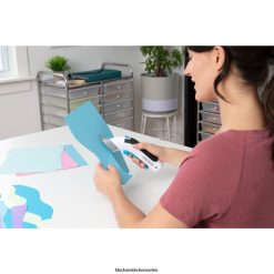 BLACK+DECKER Zuhause & Lebensstil 4 V max. elektrische Schere für Stoffhandwerk, kabellos und über USB wiederaufladbar TL4V4L146